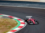 英雄联盟总决赛2025-红牛车队完胜法拉利，塞恩斯点燃赛场