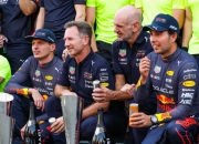 LOL赛事-雷诺车队碾压阿斯顿马丁，维斯塔潘惊艳四座