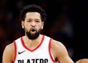 英雄联盟总决赛2025-梅斯球员展现抢眼表现，被誉为当家功臣