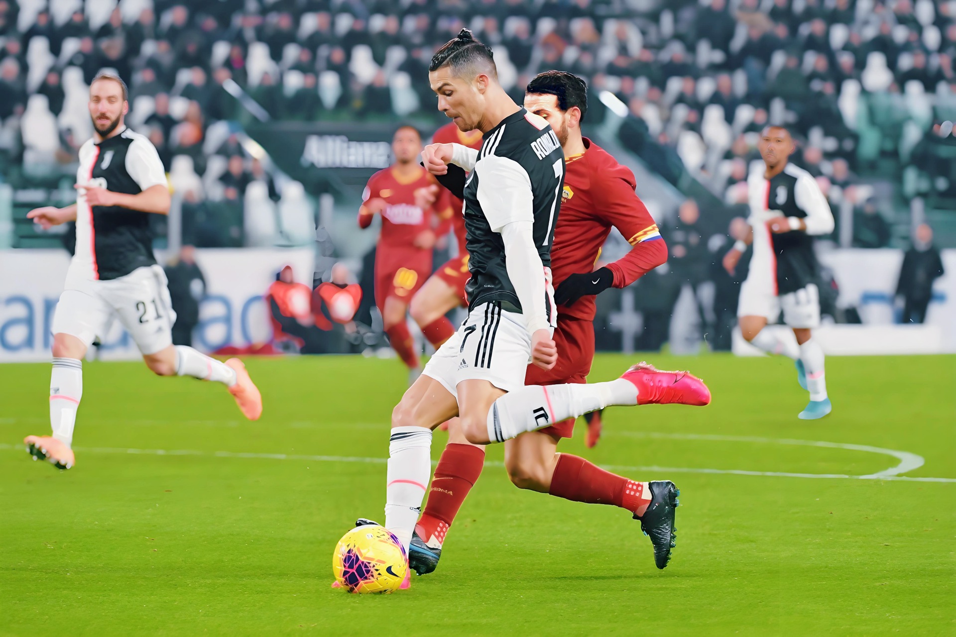 皇马险胜巴萨,C罗关键制胜 皇马险胜巴萨,C罗关键制胜