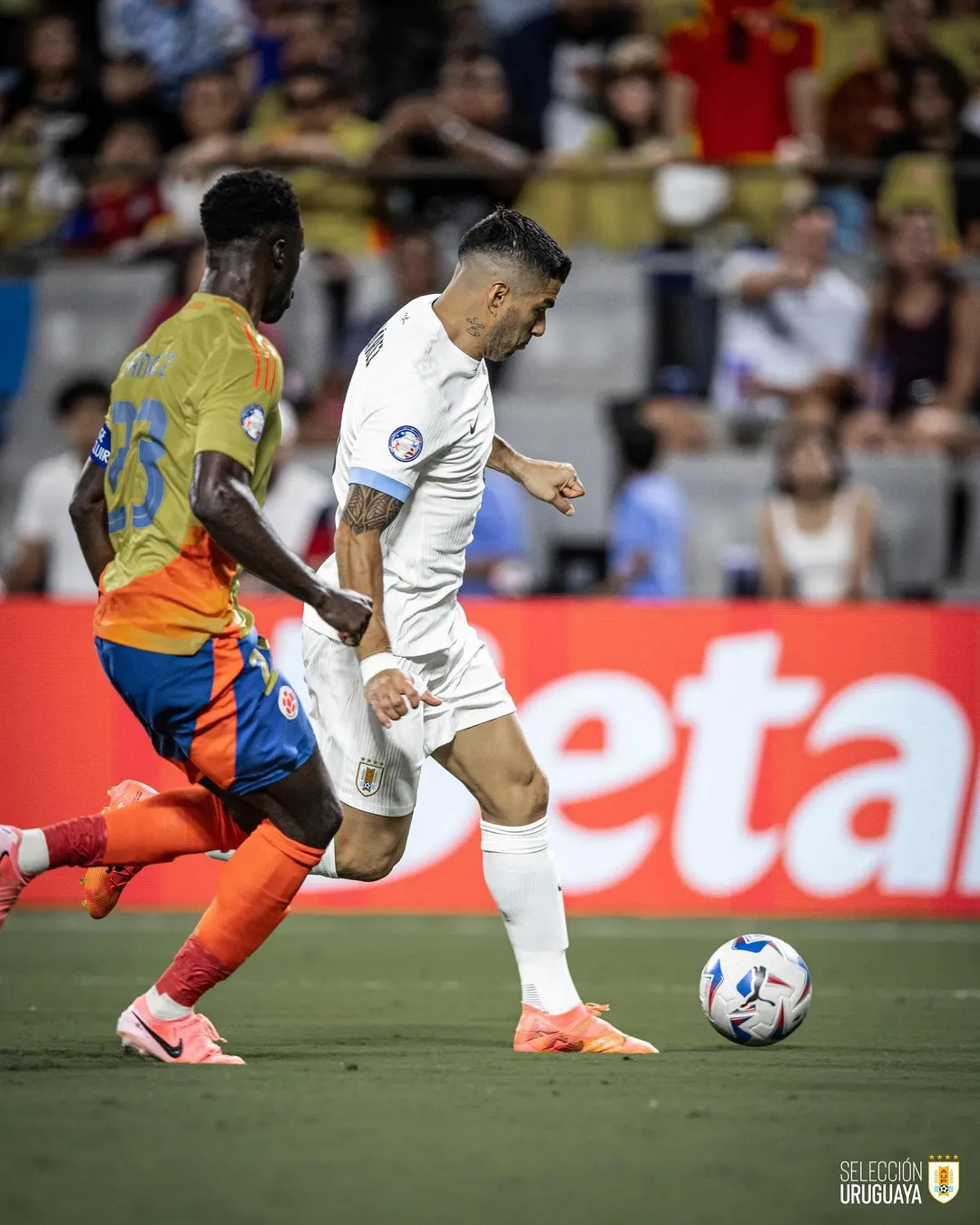 西班牙逆转中国，苏亚雷斯惊艳四座