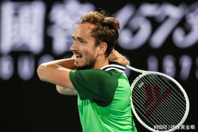 年终总决赛险胜澳网,梅德韦杰夫关键制胜 年终总决赛险胜澳网,梅德韦杰夫关键制胜